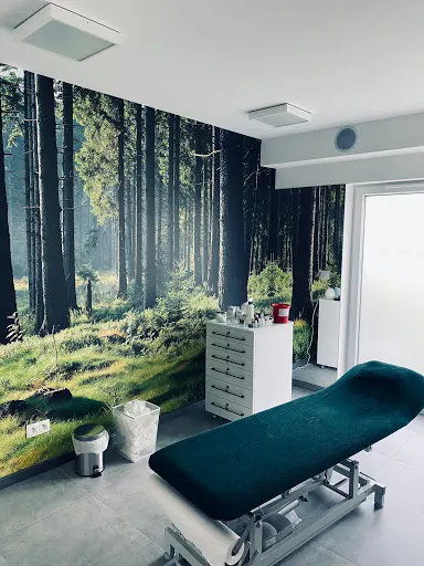 Qi-med.com Rehabilitacja Integracyjna Fizjoterapia Osteopatia Akupunktura Indiba Masaż Fala uderzeniowa Laser Hipnoza